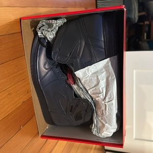 Rare Nike AJ1 Zoom Fearless - Iridescent Purple.